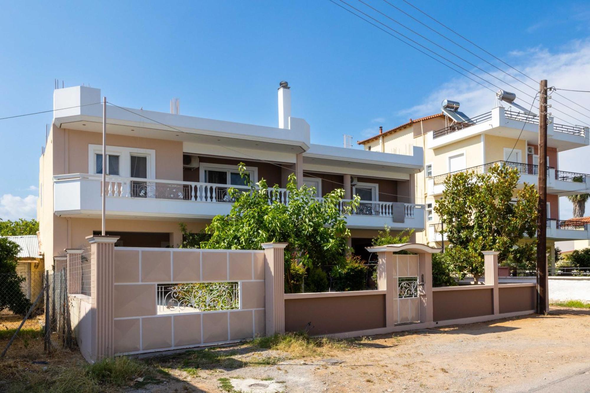 Luxury & Cozy Apartment Messini Exterior photo
